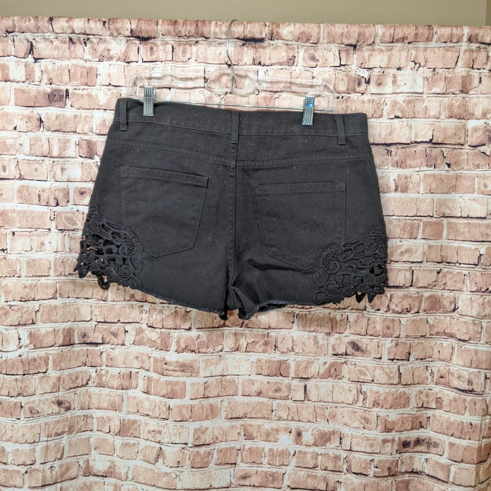 Forever 21 Shorts Black Size 31